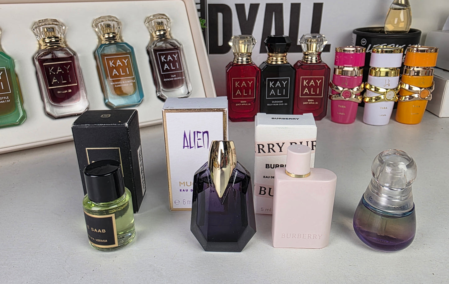 .Pack 4 Miniatures Burberry + Alien + Elie Saab + Ester Lauder