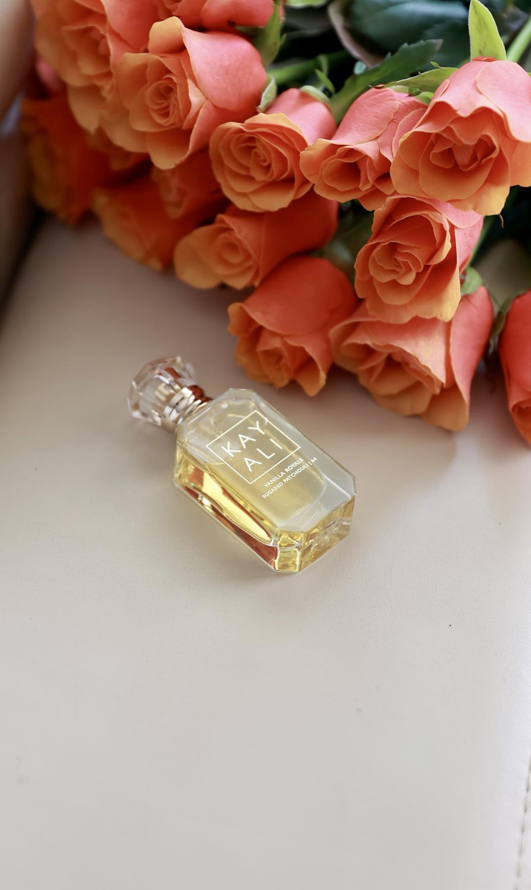 Miniature Kayali vanilla Royale Sugared Patchouli 64