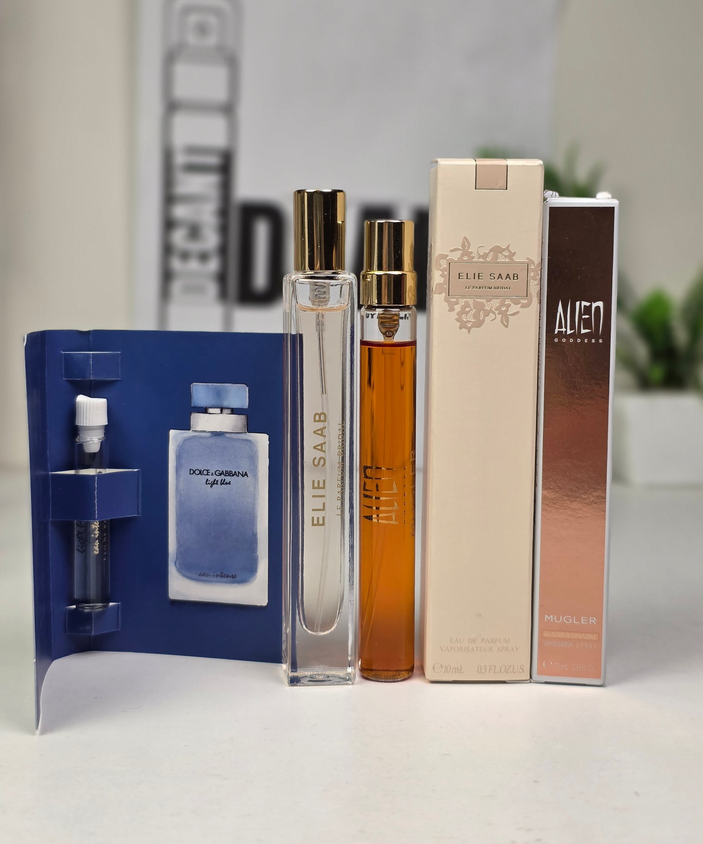 . Pack 2 Miniatures Alien + Elie Saab + Echantillon Gratuit Light Blue Intense