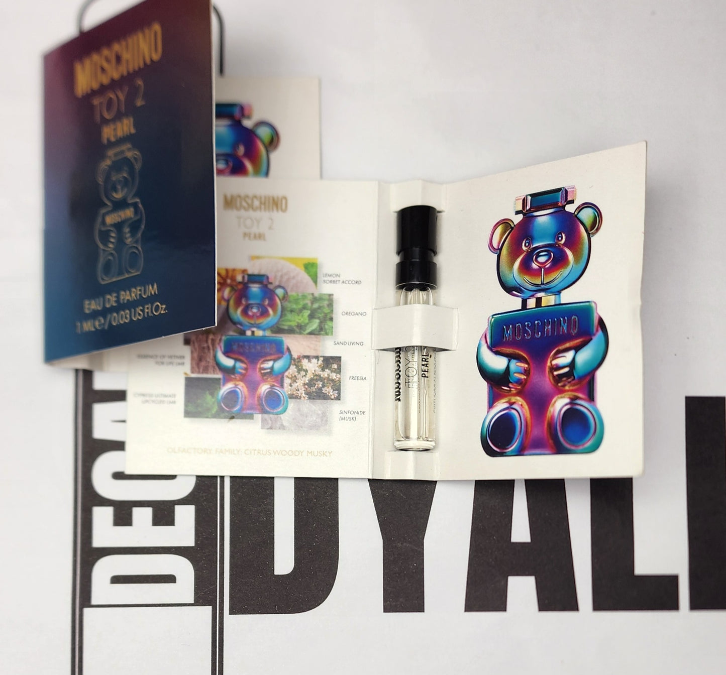 Echantillon Moschino Toy 2