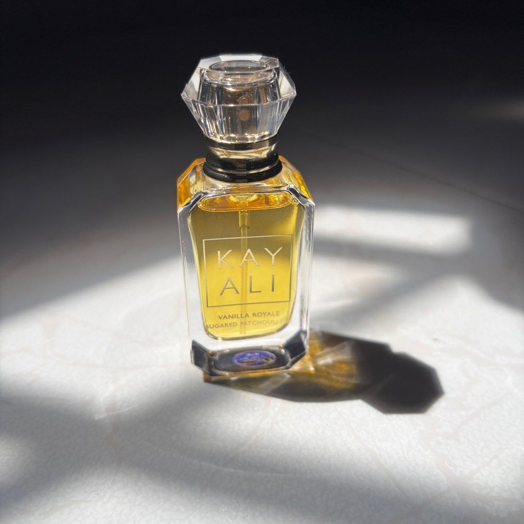Miniature Kayali vanilla Royale Sugared Patchouli 64