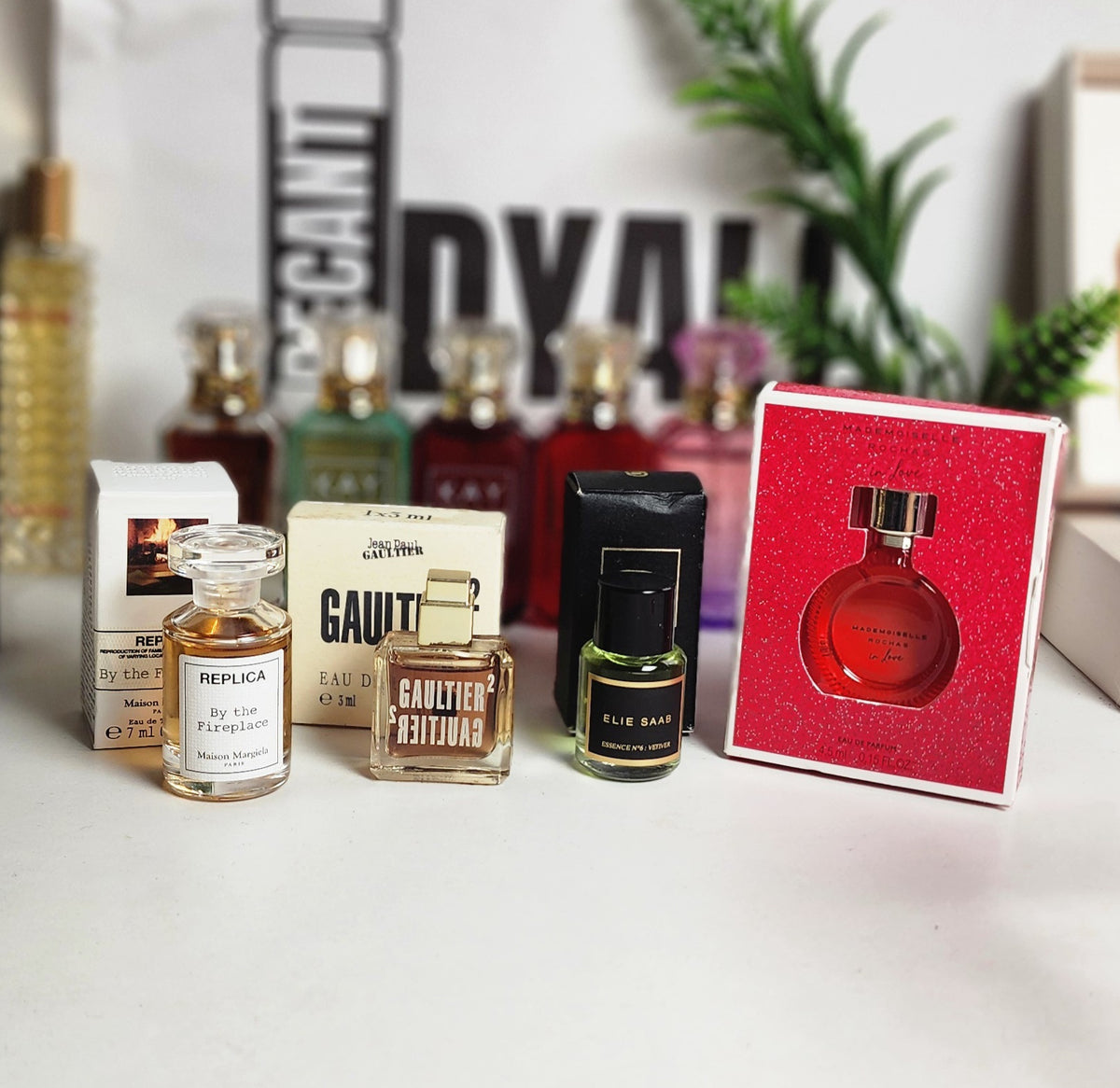 .Pack 4 miniatures Replica + Jean Paul Gaultier + Elie Saab + Rochas