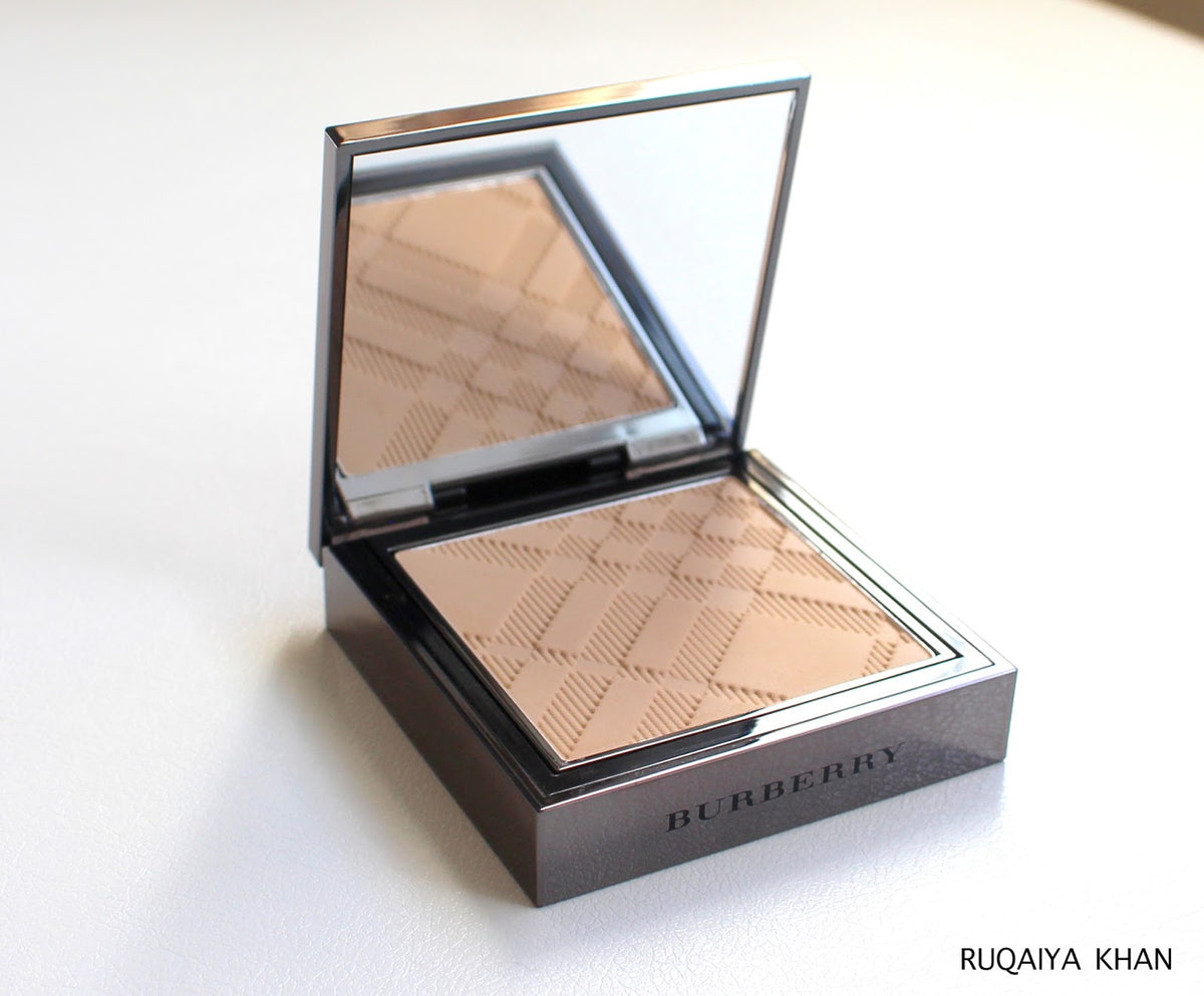 Burberry Fresh Glow Compact Luminous Foundation Ochre Nude No 12 8g