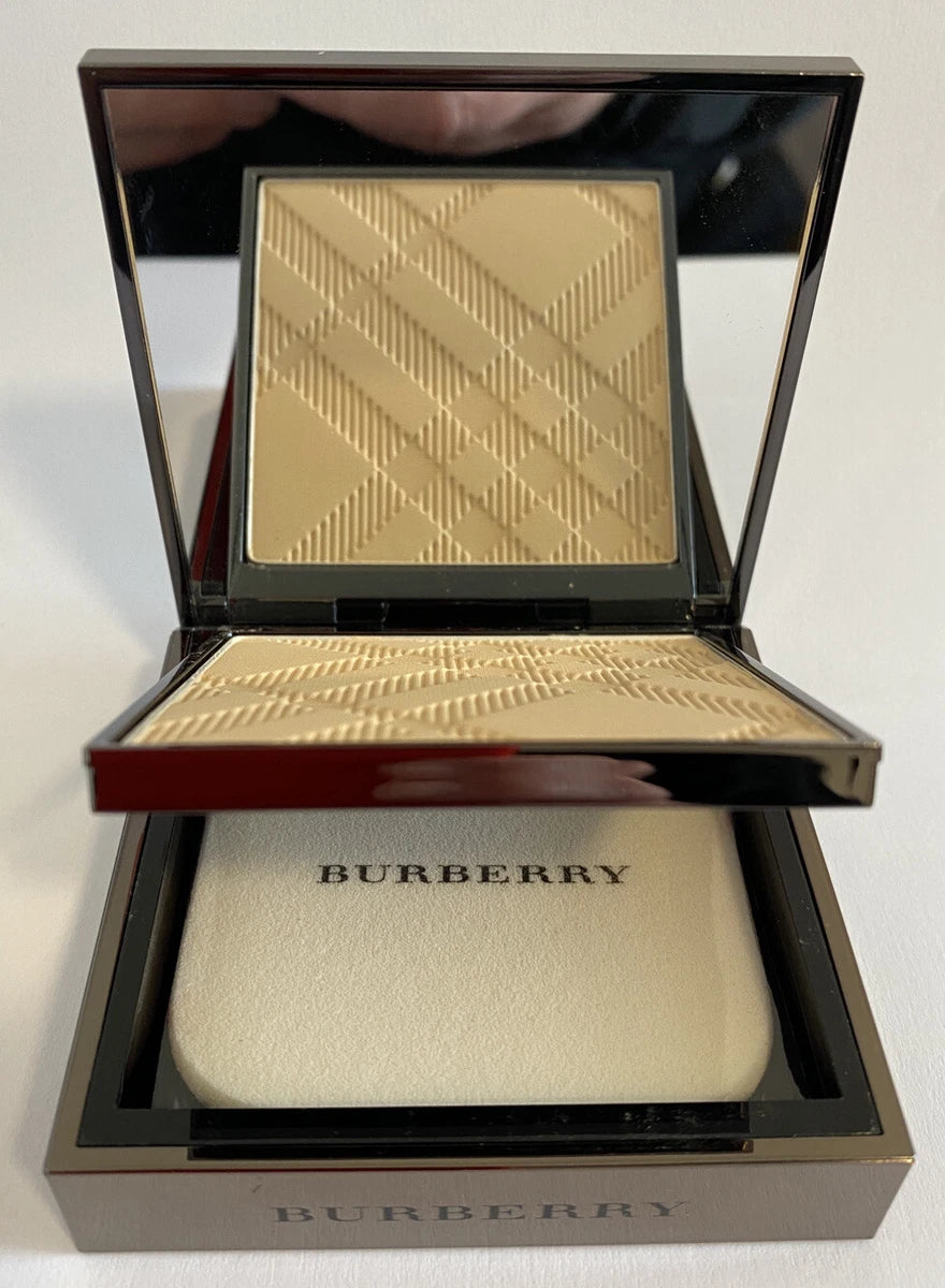 Burberry Fresh Glow Compact Luminous Foundation Ochre Nude No 12 8g
