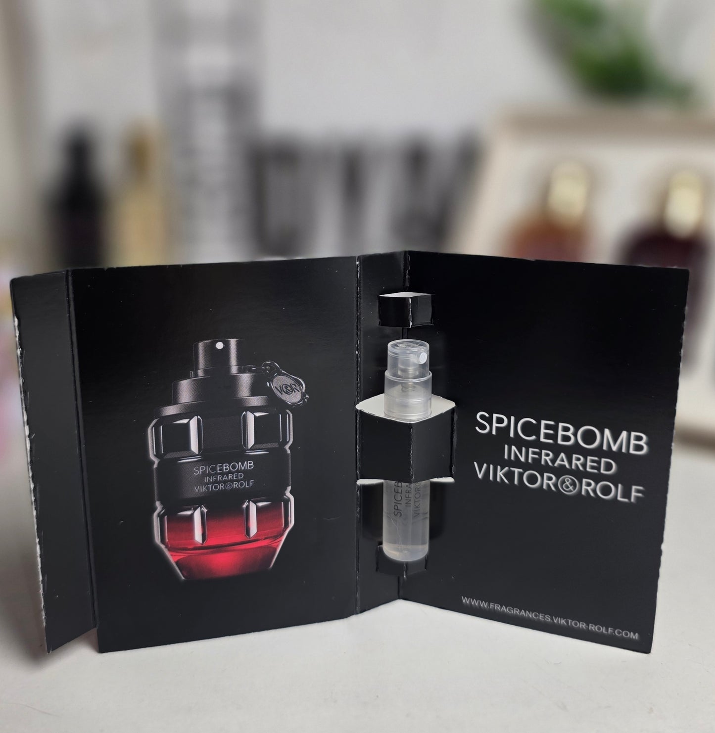 Echantillon Spicebomb Infrared Viktor&Rolf pour Homme